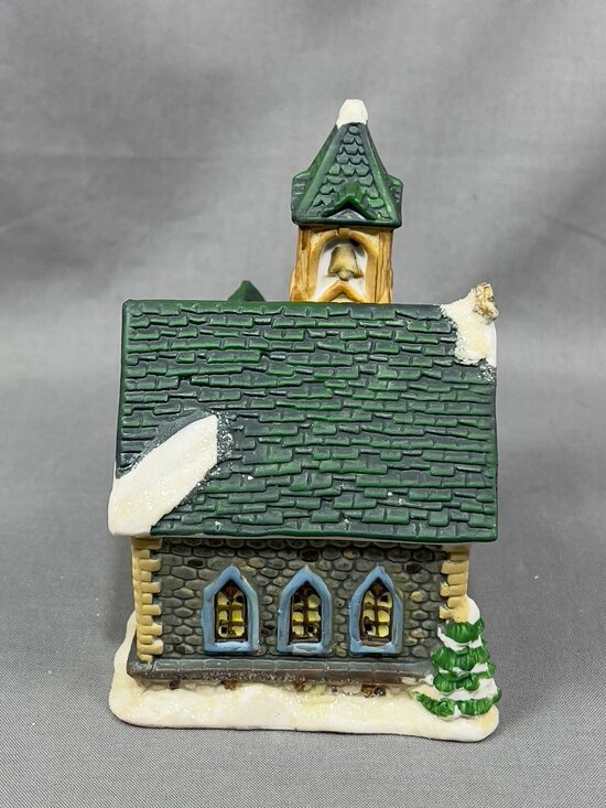 Cobblestone Corners Country Church Ceramic Christmas Village Holiday Decor Y2K - Picture 6 of 16